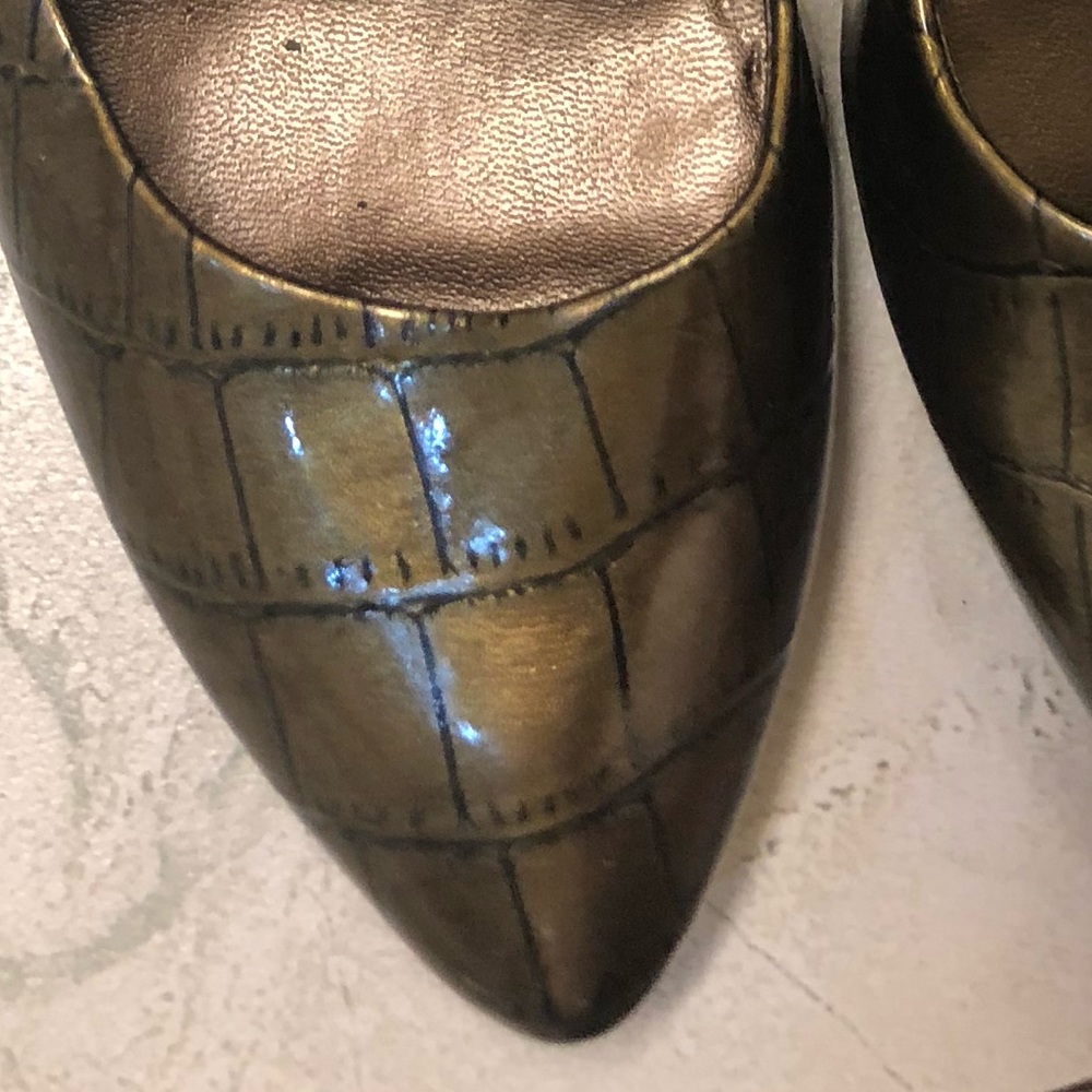 Like new size 7.5 green-gold Jessica Simpson pumps
